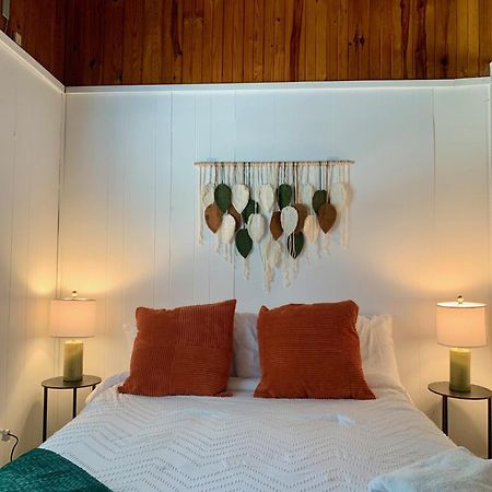 Lakefront Cottage In Secluded Cove Sunrise Beach Bagian luar foto