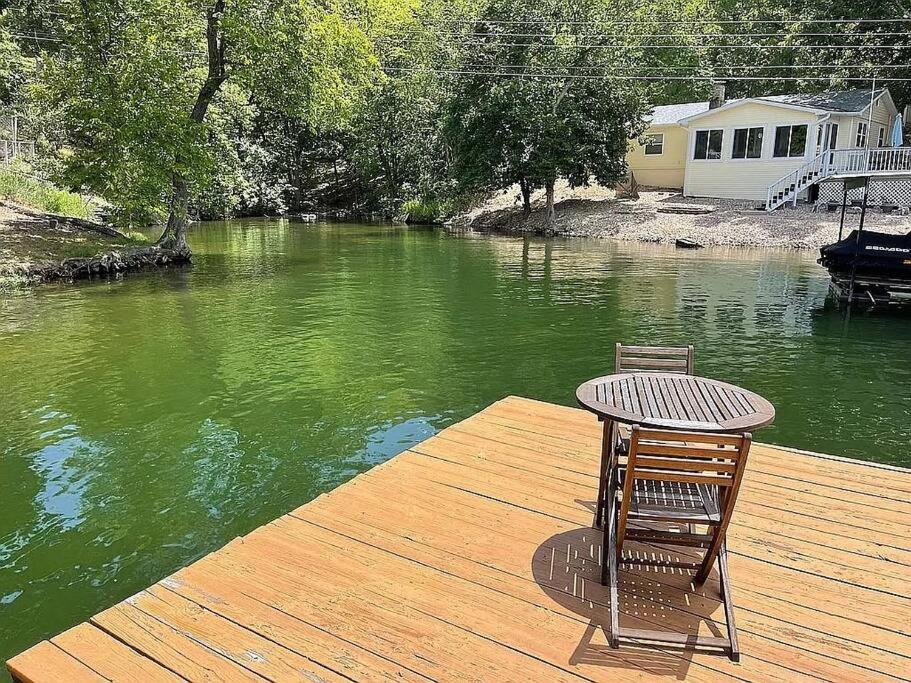 Lakefront Cottage In Secluded Cove Sunrise Beach Bagian luar foto