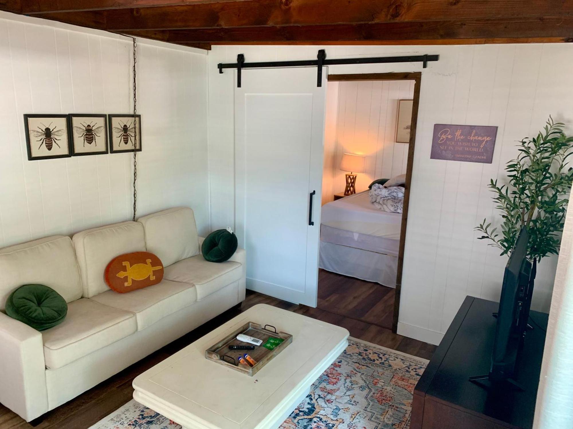Lakefront Cottage In Secluded Cove Sunrise Beach Bagian luar foto