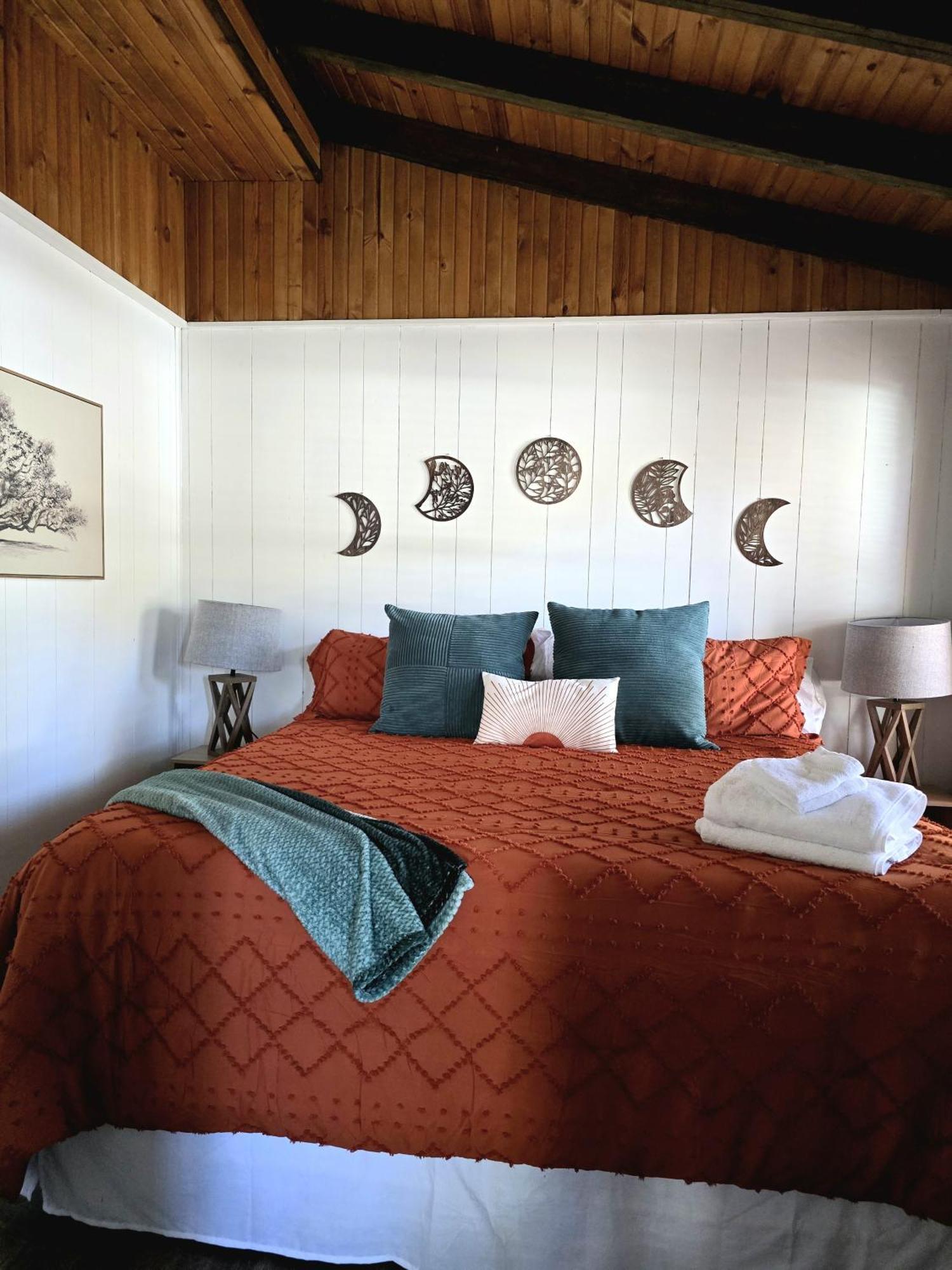 Lakefront Cottage In Secluded Cove Sunrise Beach Bagian luar foto